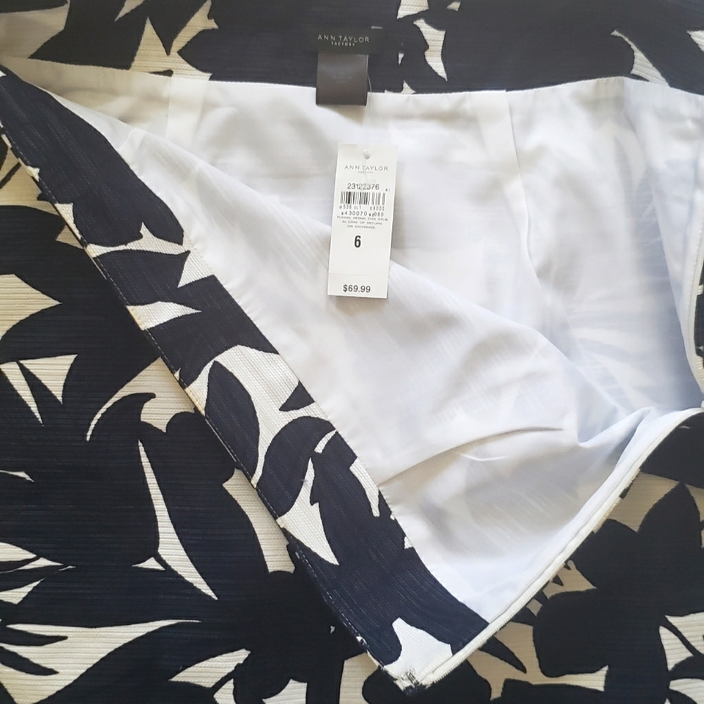 Ann taylor over the knees skirt,  Navy blue n white,  size 6